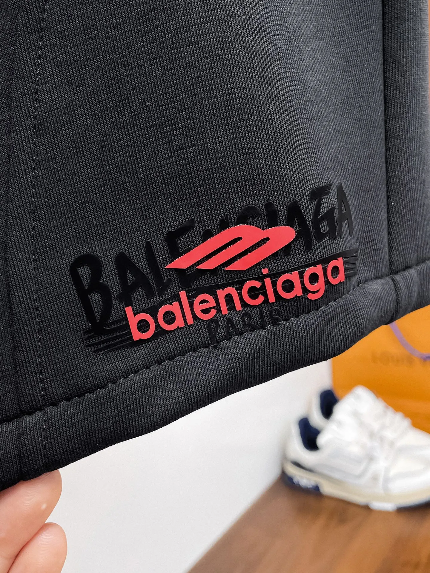 Balenciaga's three-standard complete 2026 summer New Arrival men's casual shorts, advanced custom-made Breathable fabric, Breathable fabric, extremely stretchy and comfortable, impeccable details, top-grade accessories, original logo design concept, delicate and soft feel! The upper body fit is awesome! Size: M-XXXL Please state your height and weight when ordering